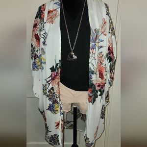 UMGEE KIMONO SIZE M/L WHITE FLORAL DESIGN